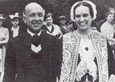 Zsindely Ferenc és Zsindelyné Tüdős Klára egy körmenetben 1938-ban