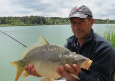 Backstage – ÖRÖM PECA a Fenyves-tavon! – Erdei Attila feederezett, Ambrus Tibor rakózott!