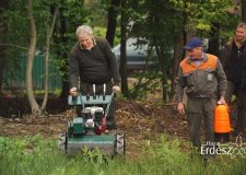 Saját fejlesztésű erdészeti sorközápoló bemutató – Kutas Lajos erdészeti igazgató – 2019.05.16.