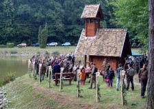 A Gyulaj Erdészeti és Vadászati Zrt. szeptember 26-án, Tamásiban, a Miklósvári Parkerdő Hubertus-kápolnájánál tartotta meg hagyományos trófeamustráját